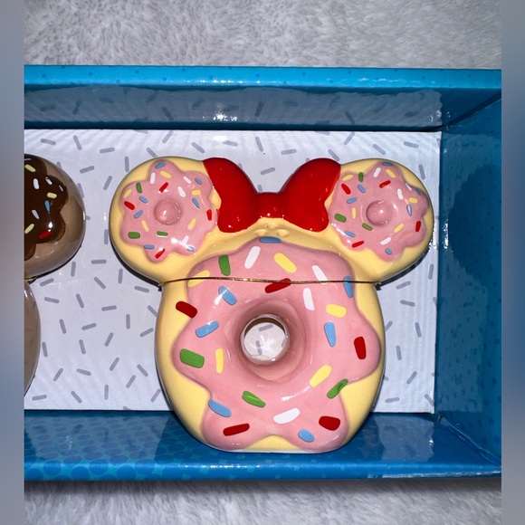 NWT Disney Salt & Pepper Shaker Set - Picture 4 of 5
